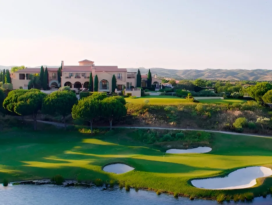 Monterei Country Club — Licenciamento